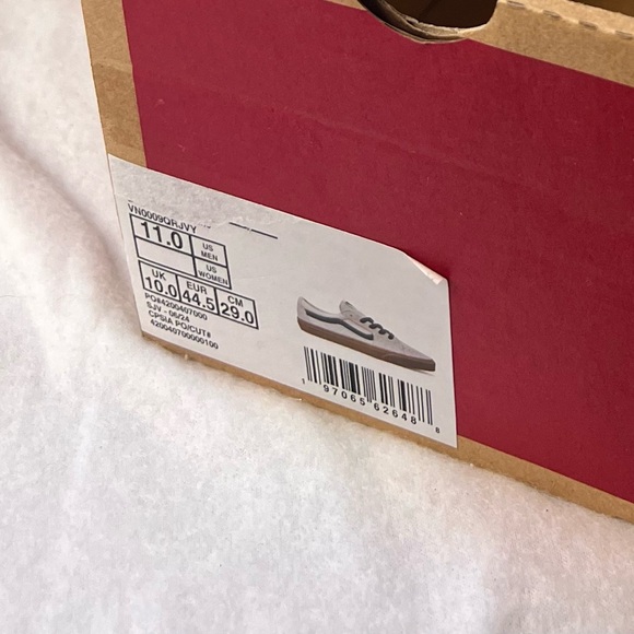 Vans Men's White and Black Sneakers with Gum Sole Size 11 - Picture 1 of 6
